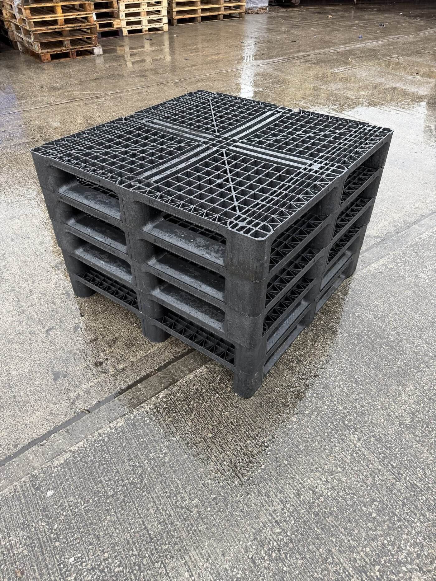 45 inch Square / 1140mm x 1140mm Plastic Pallet - Economy - Image 2
