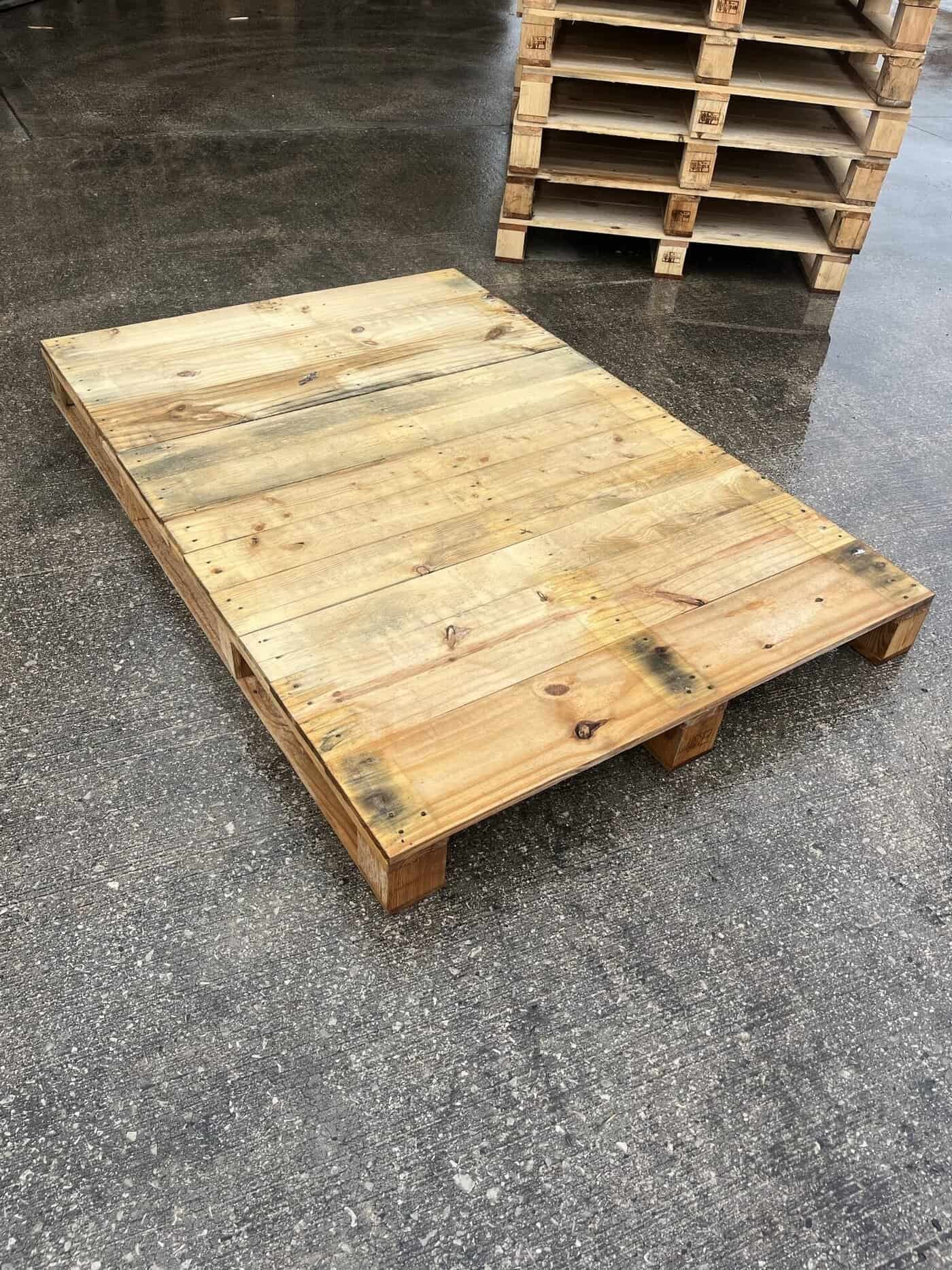 1600 x 1100 wooden pallet with sold top close boarded