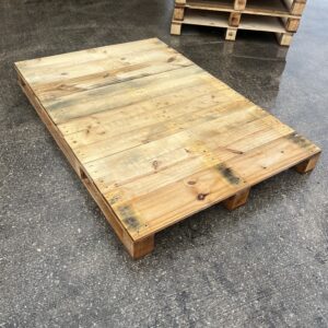 1600 x 1100 wooden pallet with sold top close boarded