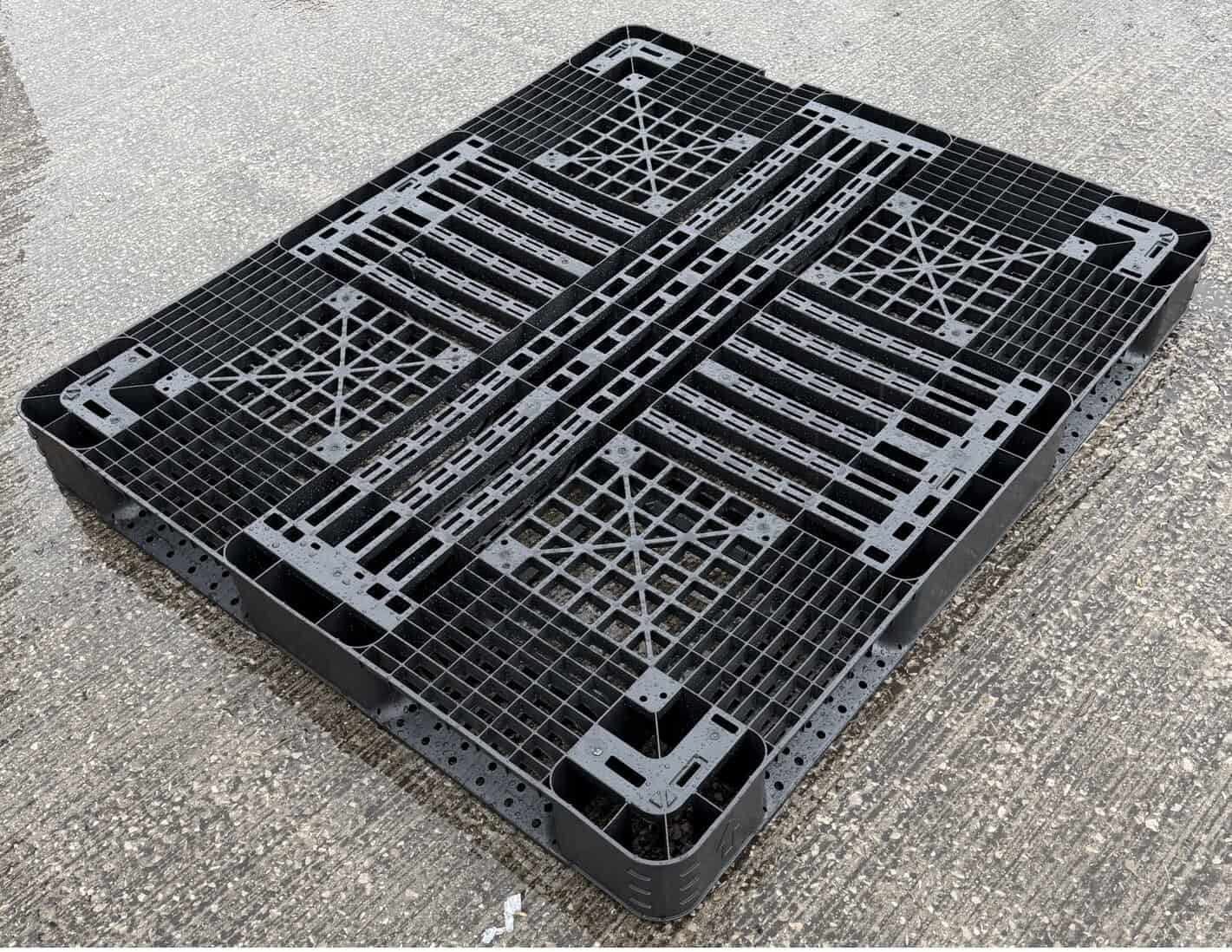 1300 X 1100mm recon 4 Way Plastic Pallet - Image 2